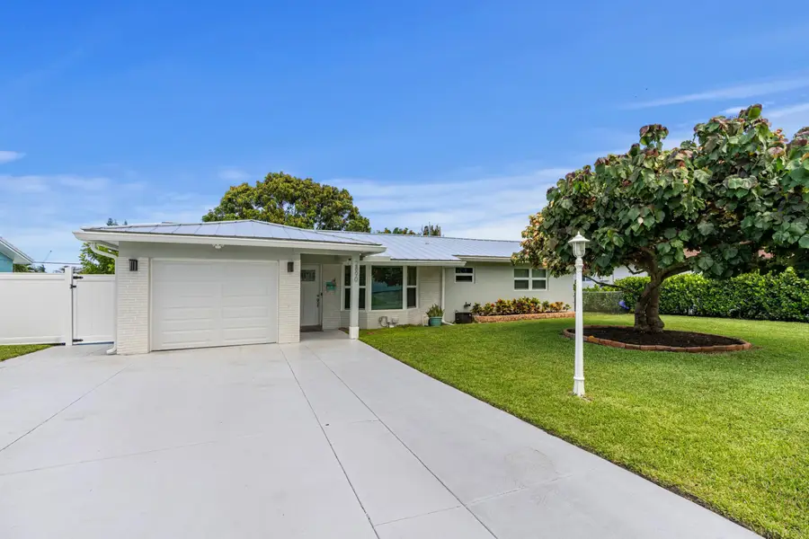 2890 SE 1st Court, Boynton Beach, FL 33435 - #3