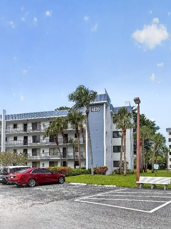 4820 W Lucerne Lakes Boulevard W #402, Lake Worth, FL 33467