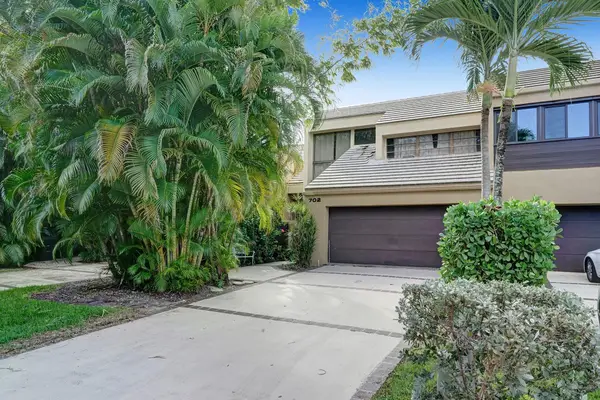 702 Saint Albans Drive #702, Boca Raton, FL 33486
