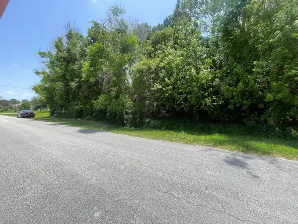638 NW Grenada Street, Port St Lucie, FL 34983
