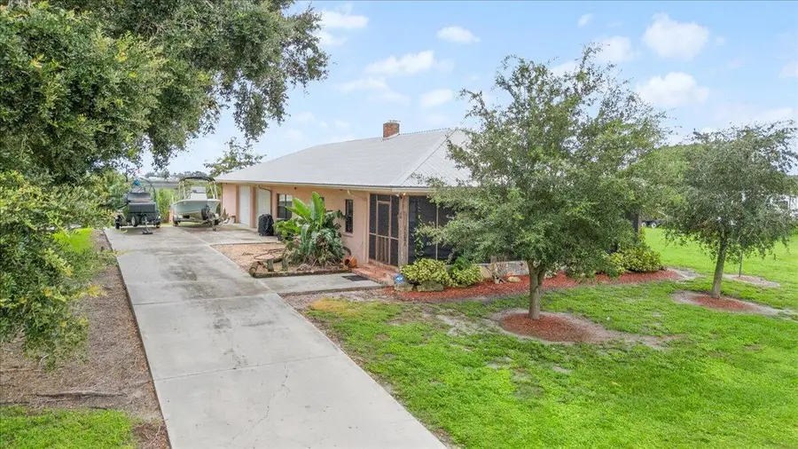 1121 River Road, Moore Haven, FL 33471 - #2