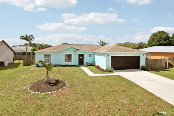 572 SW Bacon Terrace, Port St Lucie, FL 34953