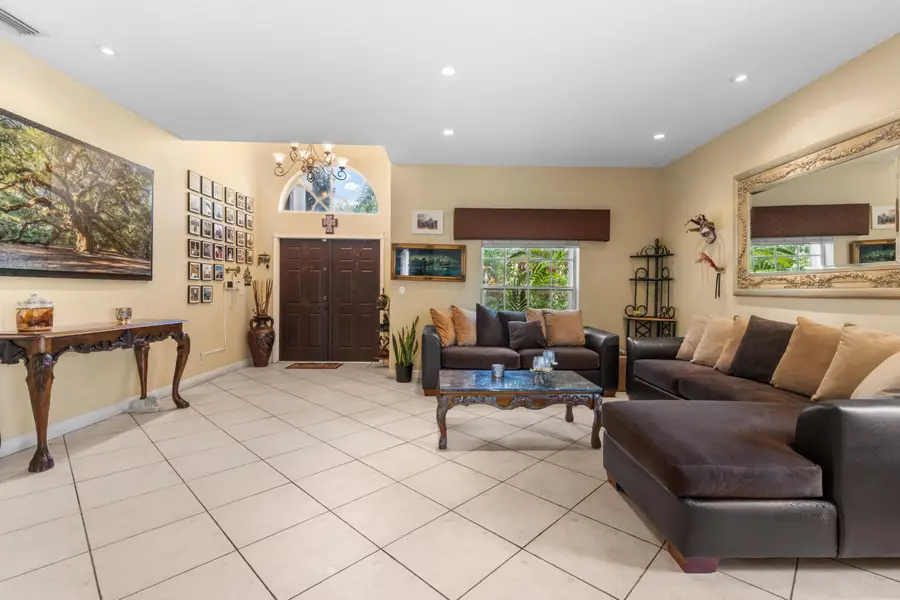 1021 NW 185th Avenue, Pembroke Pines, FL 33029 - #2