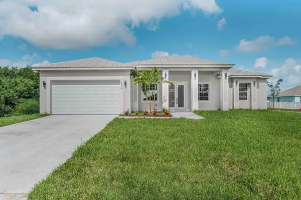 1915 SW Glenco Street, Port St Lucie, FL 34953