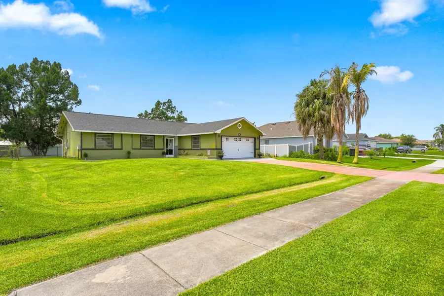 450 SE Thornhill Drive, Port Saint Lucie, FL 34983 - #2