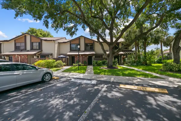 4586 Carambola Circle S #27217, Coconut Creek, FL 33066