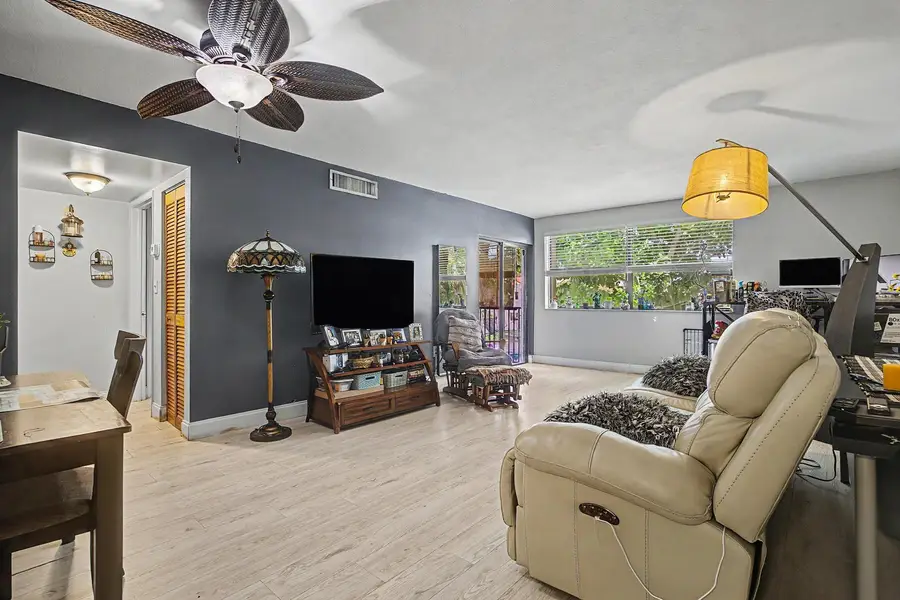 240 W Park Drive #201-4, Miami, FL 33172 - #2