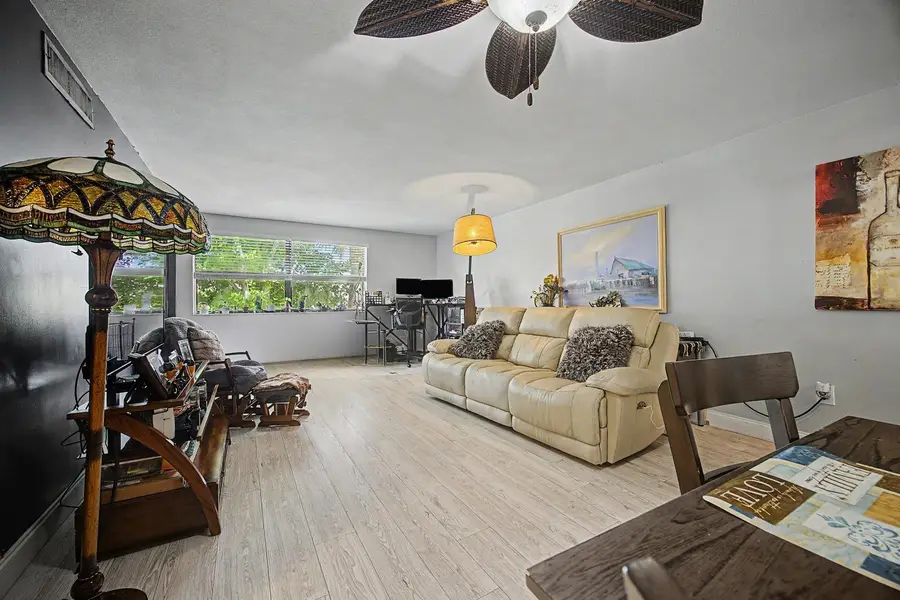 240 W Park Drive #201-4, Miami, FL 33172 - #3