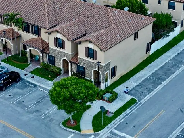 9207 W 33rd Lane, Hialeah, FL 33018 - #3