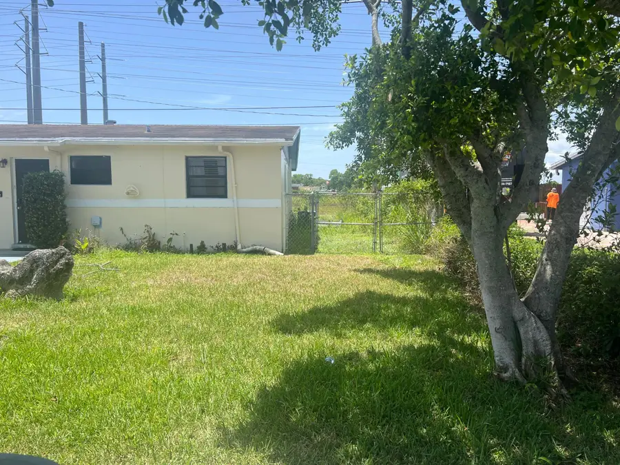 1131 W 1st Street, Riviera Beach, FL 33404 - #3