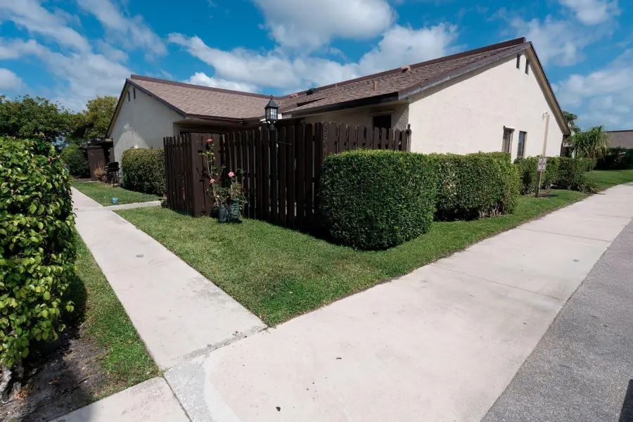 3504 Waterview Circle, Palm Springs, FL 33461 - #2