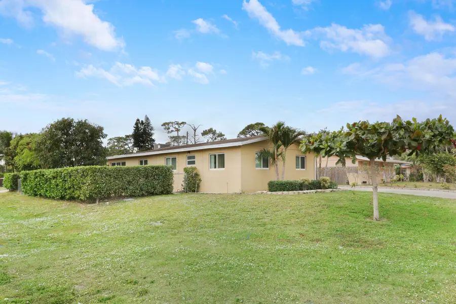 827 Caroline Avenue, West Palm Beach, FL 33413 - #3