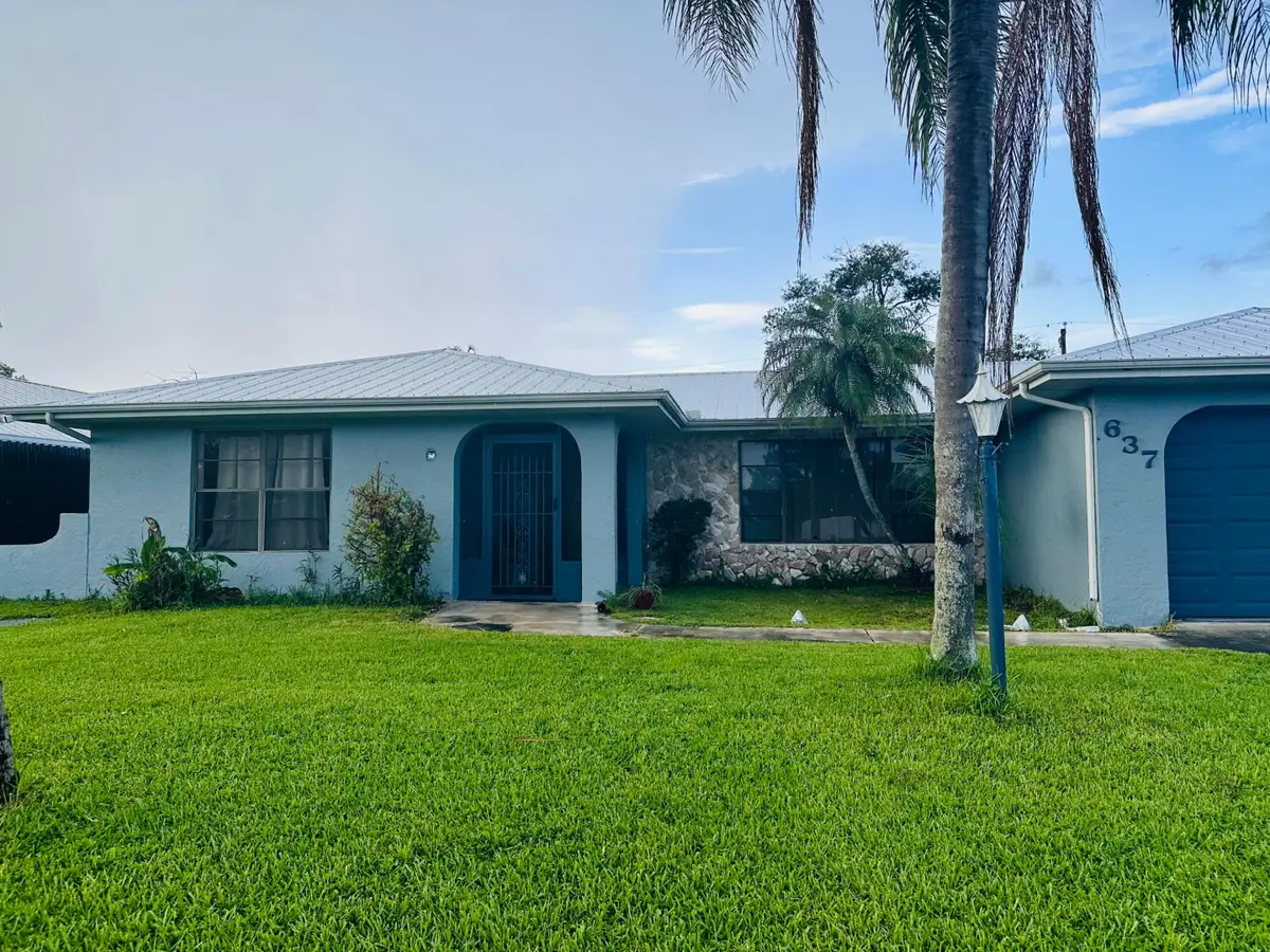 637 SE Thornhill Drive, Port Saint Lucie, FL 34983 - #1