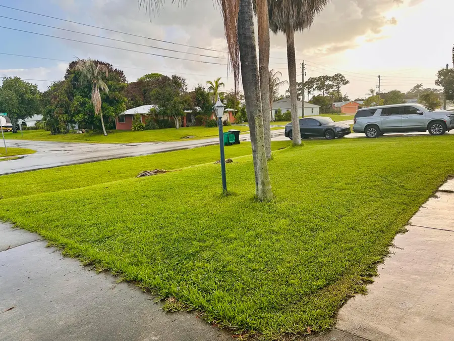 637 SE Thornhill Drive, Port Saint Lucie, FL 34983 - #2