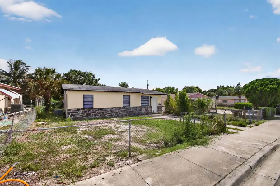 1511 W 32nd Street, Riviera Beach, FL 33404 - #3