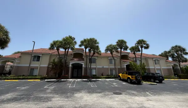 815 W Boynton Beach Boulevard #12-203, Boynton Beach, FL 33426