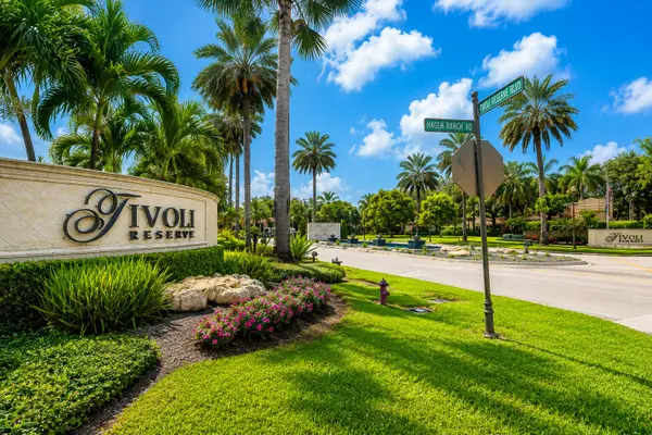8047 Via Grande, Boynton Beach, FL 33437