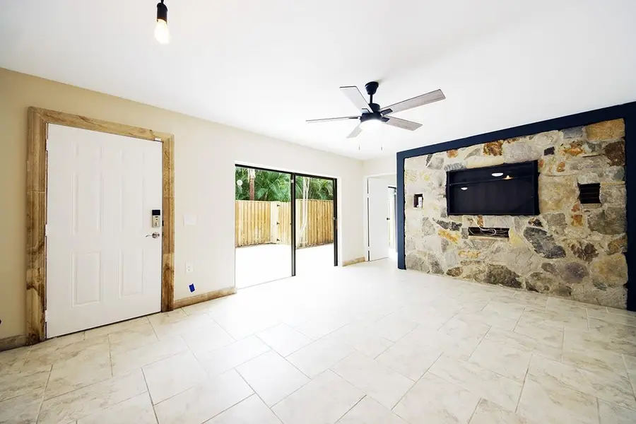 1700 Embassy Drive #Apt 402, West Palm Beach, FL 33401 - #2