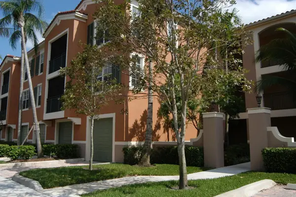 11790 St Andrews Place #201, Wellington, FL 33414