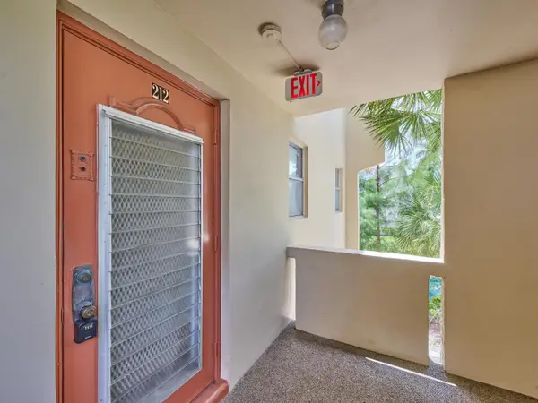 3091 E Sunrise Lakes Drive E #212, Sunrise, FL 33322