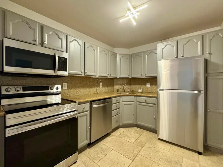 124 NE 19th Court #B102, Wilton Manors, FL 33305 - #3