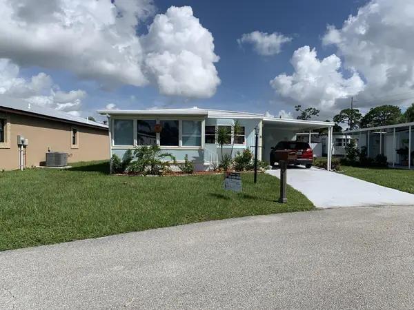 8 Brisa Lane, Port St Lucie, FL 34952
