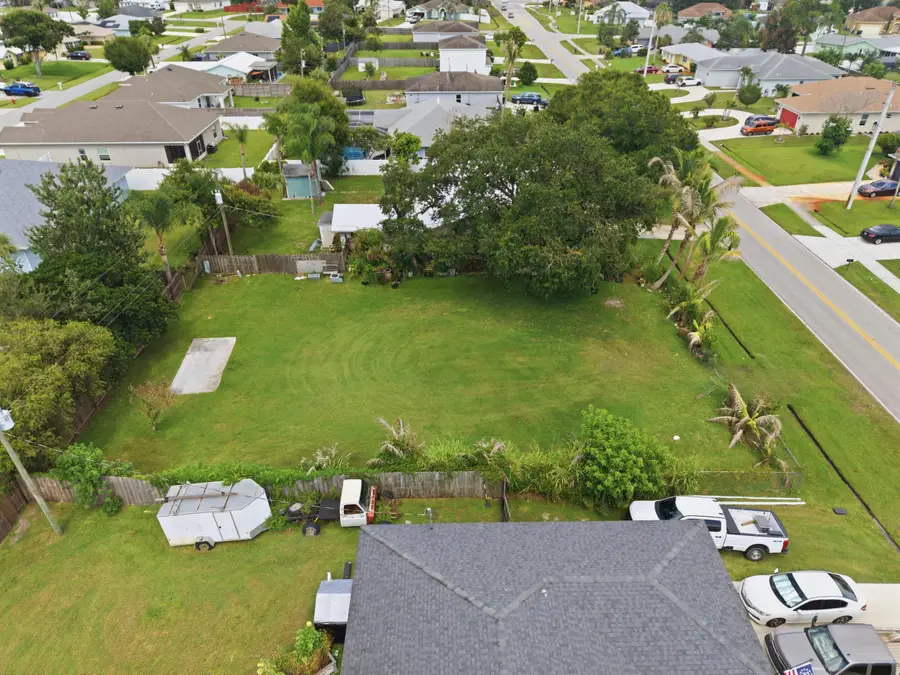 719 SE Thornhill Drive, Port Saint Lucie, FL 34983 - #2