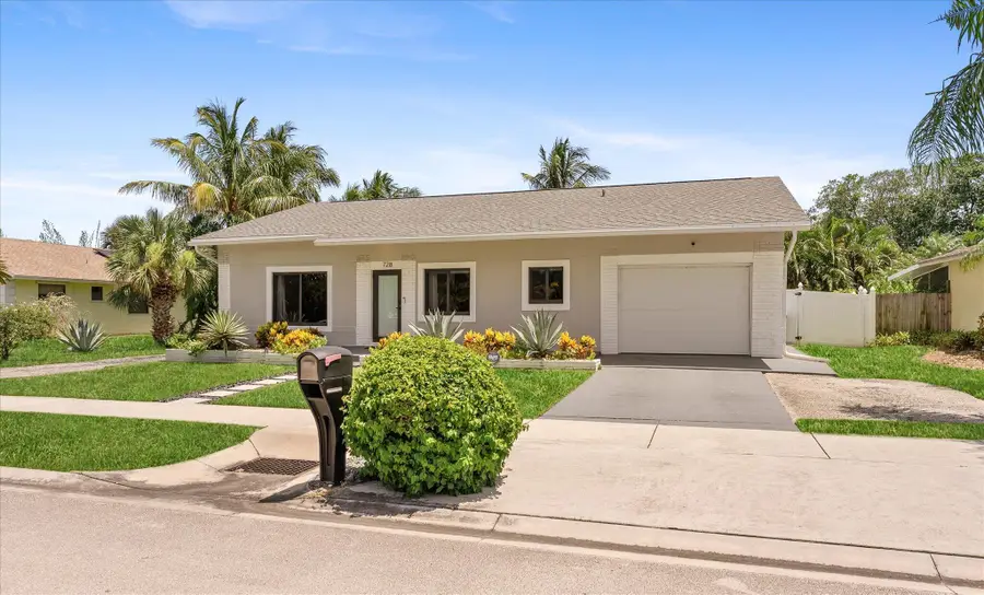 728 NE 9th Avenue, Boynton Beach, FL 33435 - #2