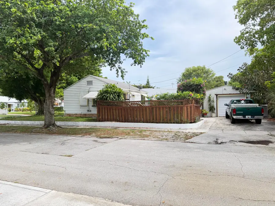 6901 Garden Avenue, West Palm Beach, FL 33405 - #2