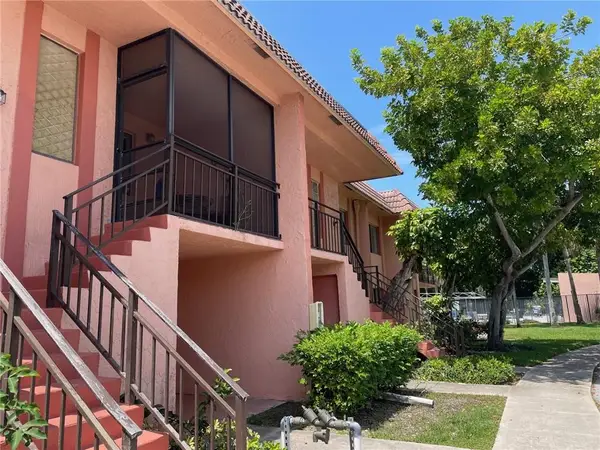235 Lakeview Drive #102, Weston, FL 33326