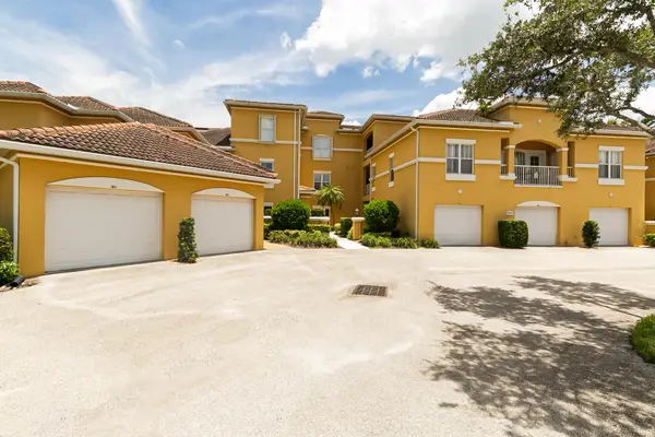5015 Fairways Circle #305, Vero Beach, FL 32967