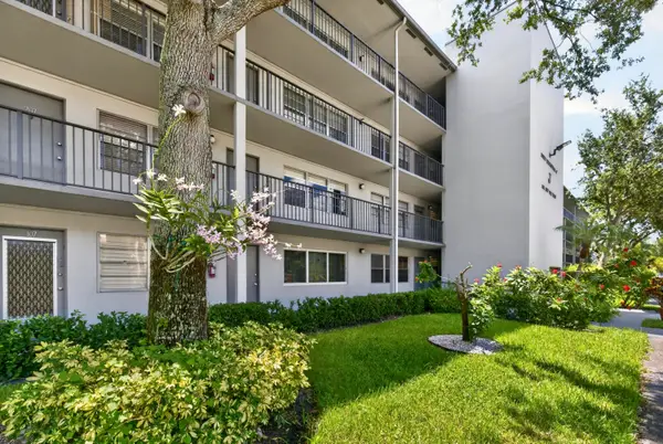 101 SW 132nd Way #215J, Pembroke Pines, FL 33027