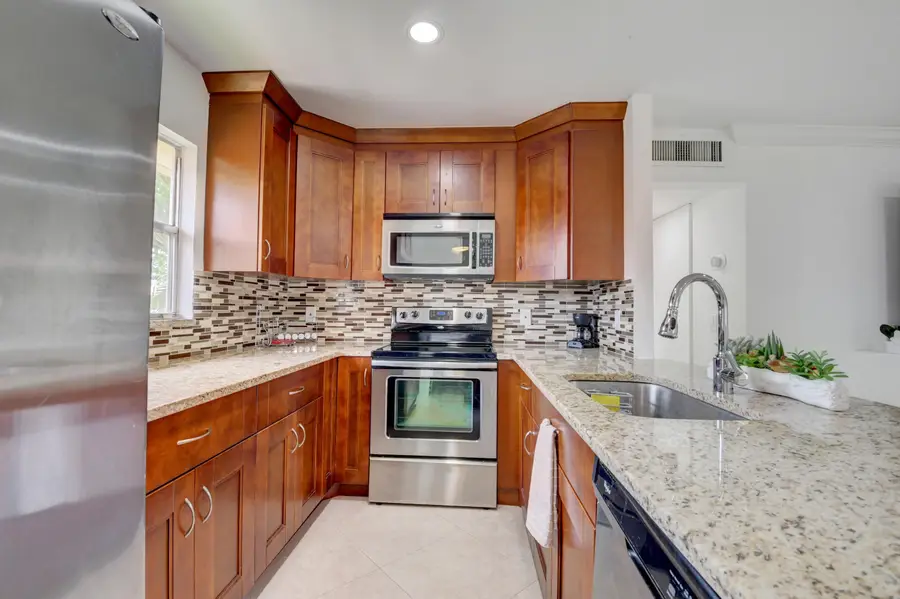 468 Saxony J, Delray Beach, FL 33446 - #3