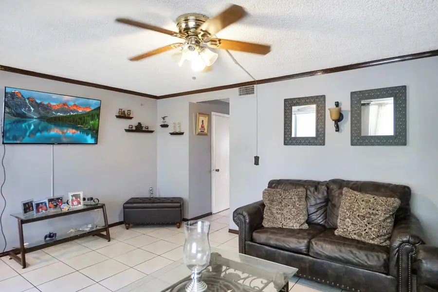 1067 W 43rd Place #68, Hialeah, FL 33012 - #3