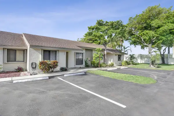 3066 S Oakland Forest Drive #902, Oakland Park, FL 33309