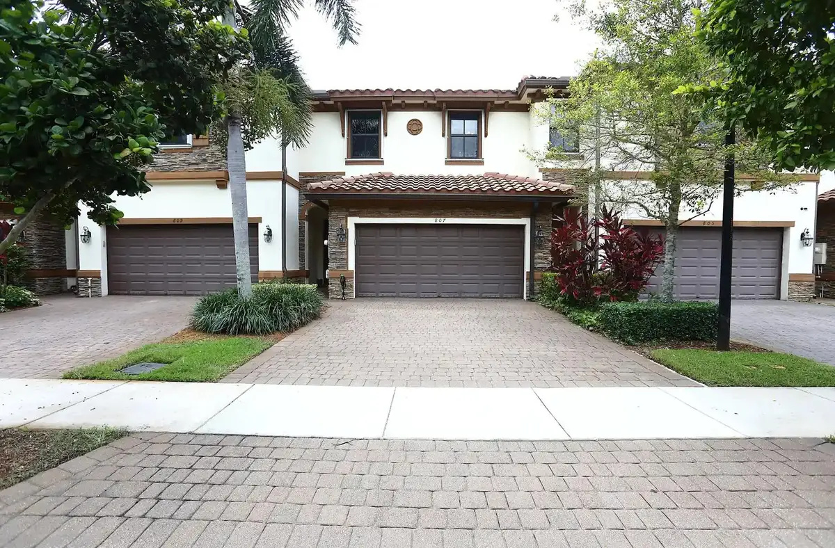 807 E Village Circle, Davie, FL 33325 - #1