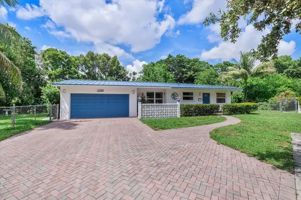 13988 Lake Lure Court, Miami Lakes, FL 33014