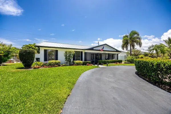 526 Linnet Circle, Delray Beach, FL 33444