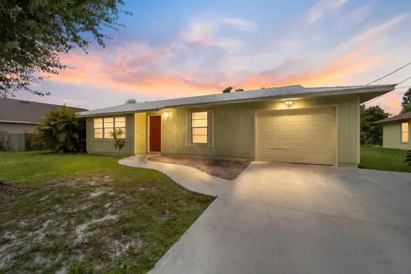 636 SW Eyerly Avenue, Port St Lucie, FL 34983