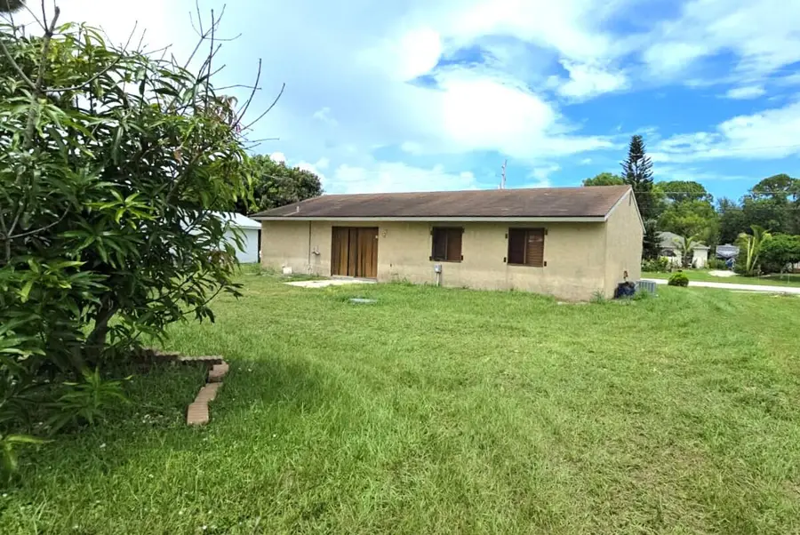 2522 SE Mariposa Avenue, Port Saint Lucie, FL 34952 - #3