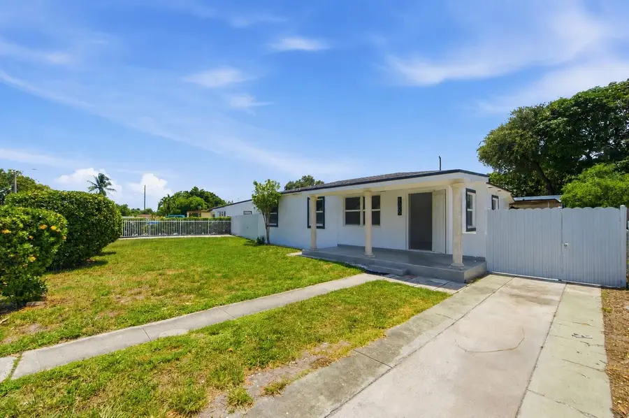 8800 NW 33 Avenue Road, Miami, FL 33147 - #2