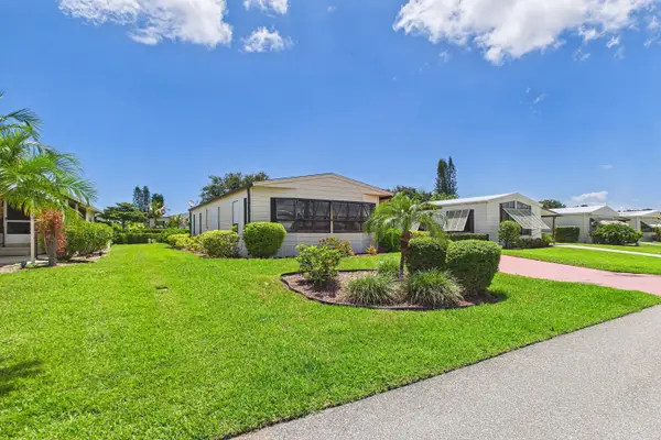 7831 SE Shenandoah Drive, Hobe Sound, FL 33455