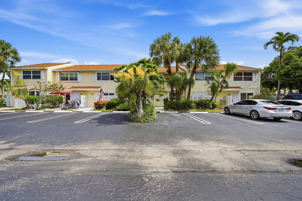 2627 NE 15th Street, Pompano Beach, FL 33062 - #1