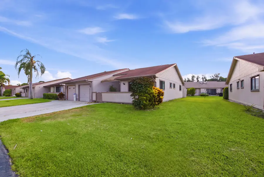 18 Winchmore Lane, Boynton Beach, FL 33426 - #3