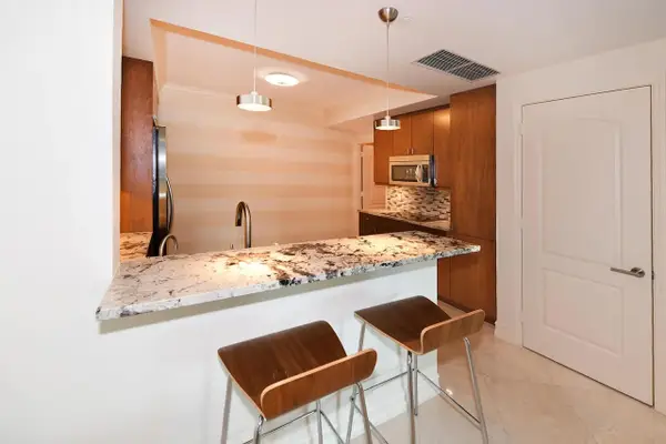 550 SE Mizner Boulevard #B206, Boca Raton, FL 33432