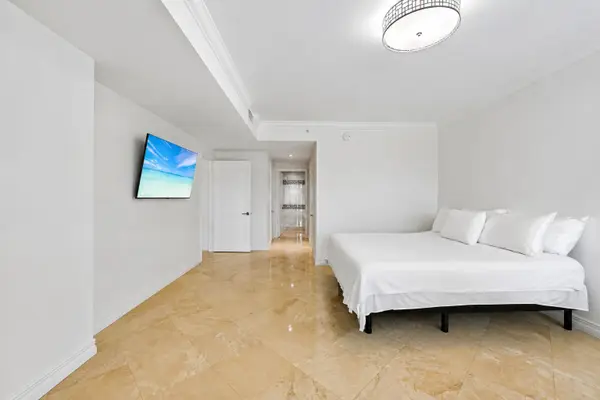 550 SE Mizner Boulevard #B206, Boca Raton, FL 33432