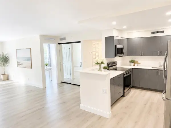 1000 Spanish River Road #2J, Boca Raton, FL 33432