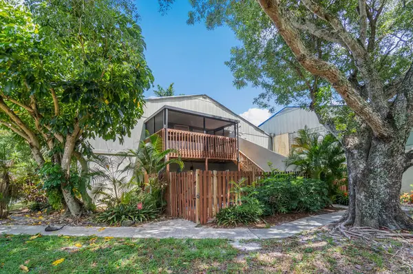 2 Crossings Circle E #E, Boynton Beach, FL 33435