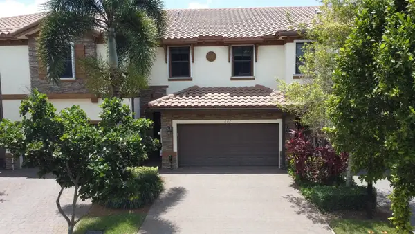 807 E Village Circle, Davie, FL 33325