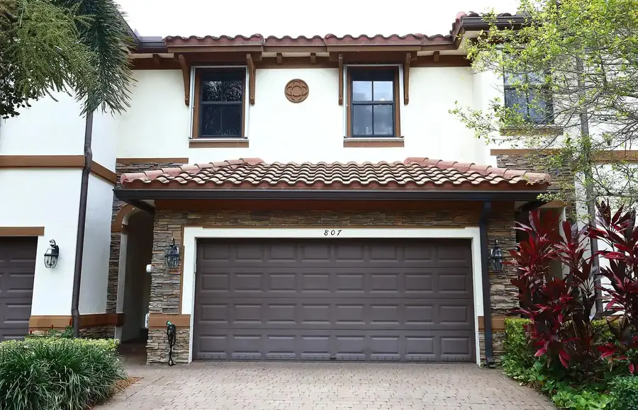 807 E Village Circle, Davie, FL 33325 - #2